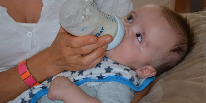 lait de croissance à son enfant