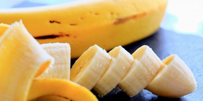 les utilisations et bienfaits de la banane pour la peau et les cheveux